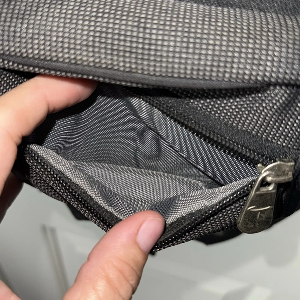 Travelon Black 6 Pocket Crossbody Anti-Theft Small Bag 9”x8”x2” Vacation World